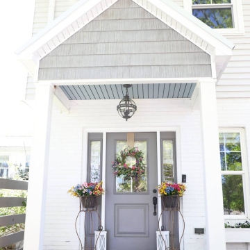 31.colorful_entry_sideDoor