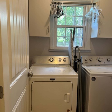 14.laundry_room_before
