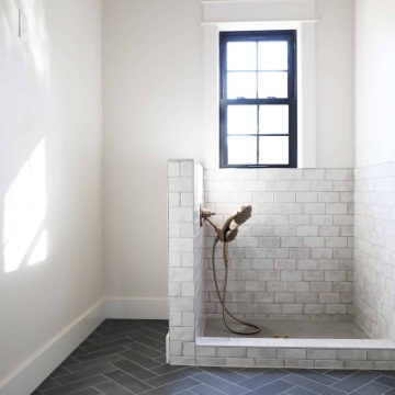 16.dog_shower_mudroom
