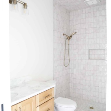 29.hallwaybath