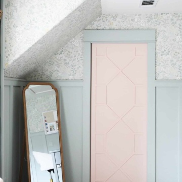 30.bathroom_door_fretwork