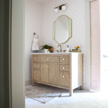 31.girls_bath_details