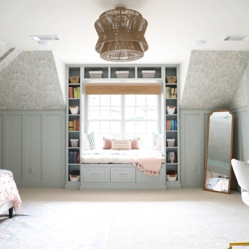 4.girls_room_wallpaper_windowseat