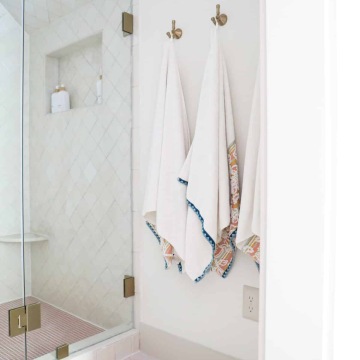 44.shower_tile_pink