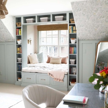 58.windowseat_cozy_room