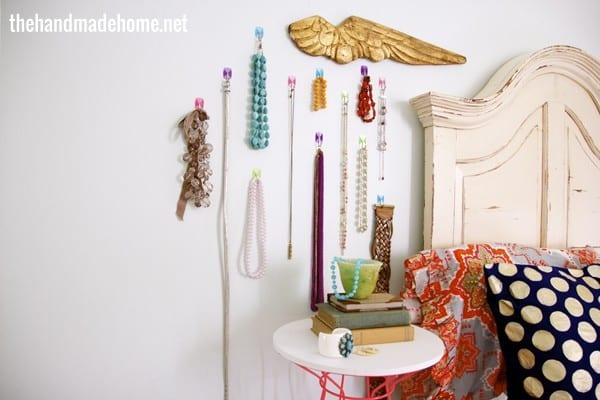 command_brand_hooks_decor_on_the_walls