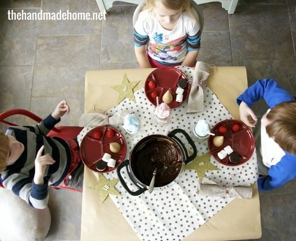 kids_table_christmas_fun