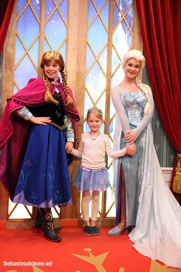 meeting_elsa_and_anna