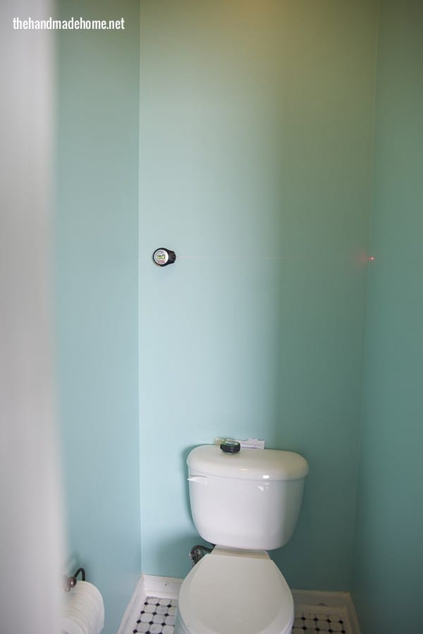 installing_bathroom_shelves