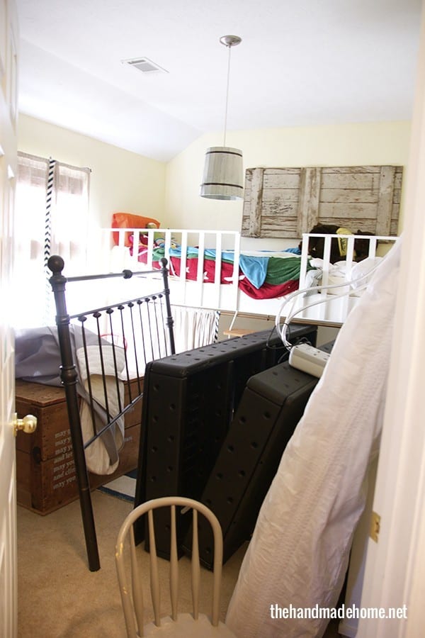 messy_bedroom