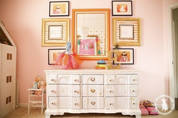 emmys_dresser