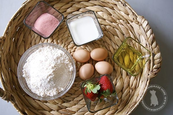 strawberry_cake_ingredients