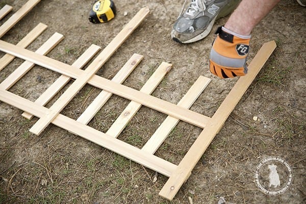diy_garden_box_fence