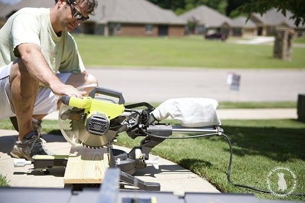 cutting_wood_crates