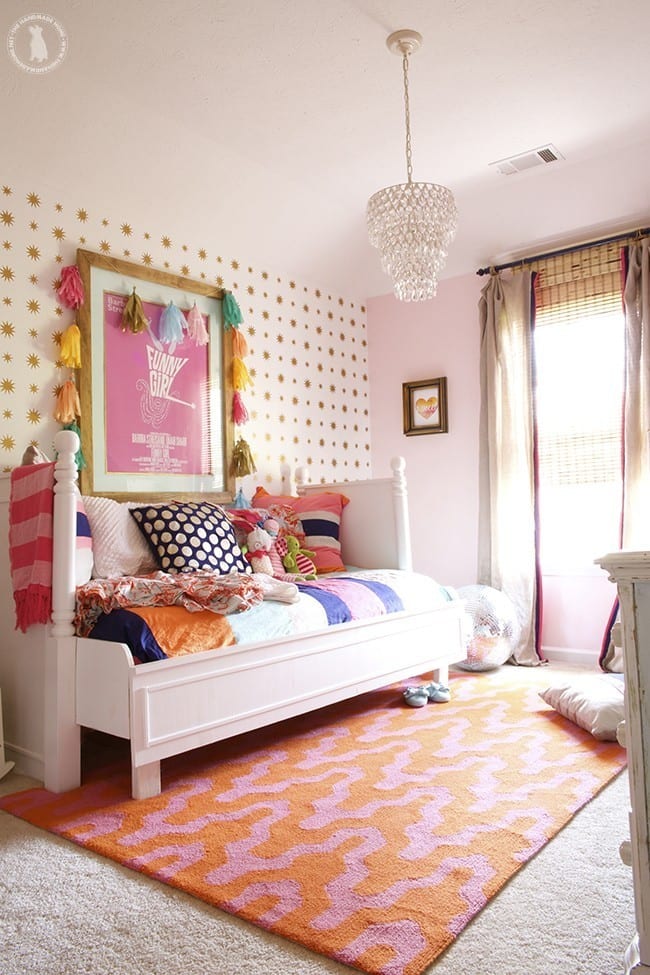 stenciled_stars_pink_bedroom