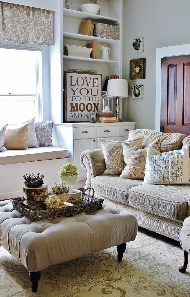 Family-Room-Wood-Slice-Centerpiece