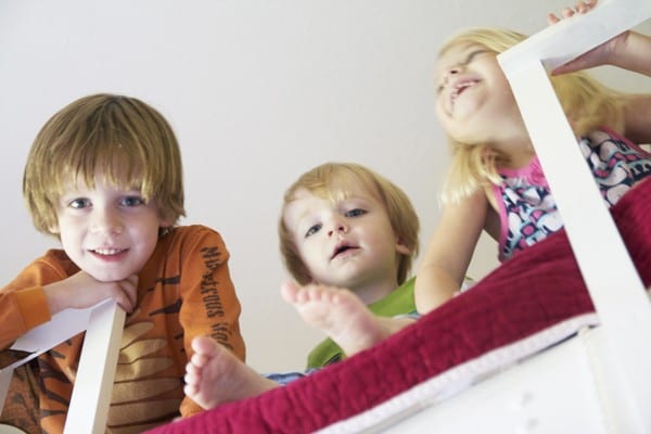 kids_playing_in_loft_bed