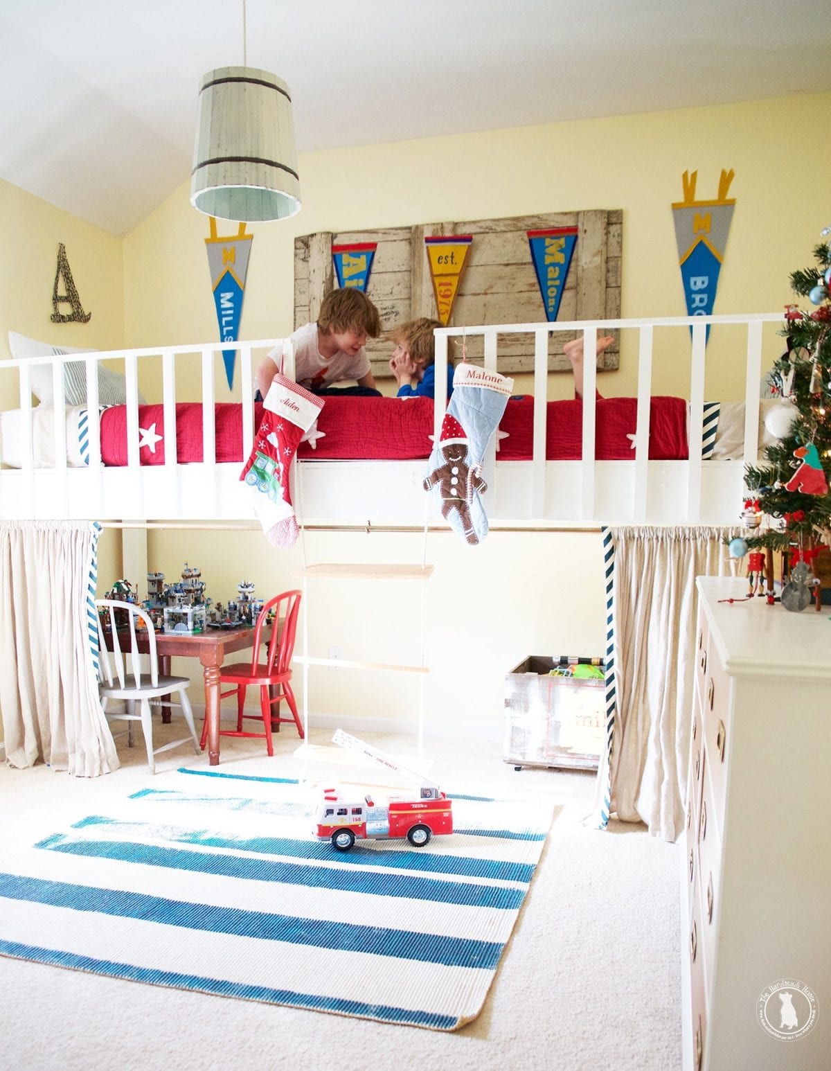 boys_room_christmas_tree