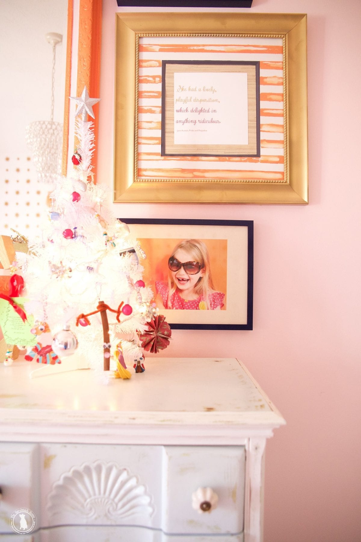 christmastour_little_girls_room