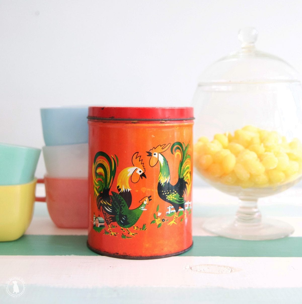 intage_rooster_tin_red