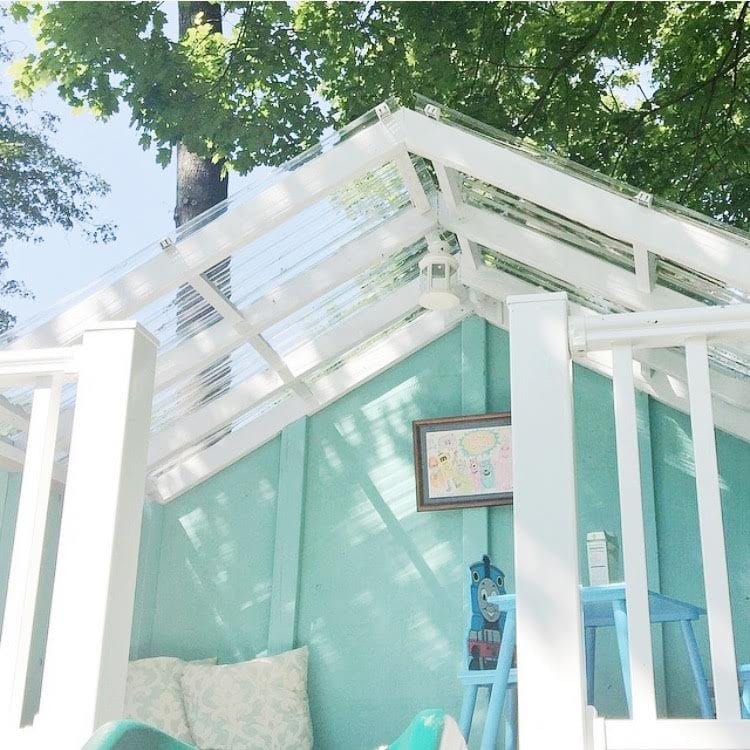 handmade_hideaway_clear_roof