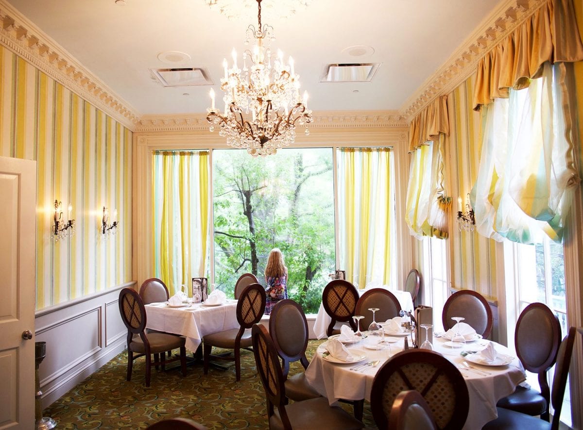 Places to eat in New Orleans - commanders palace