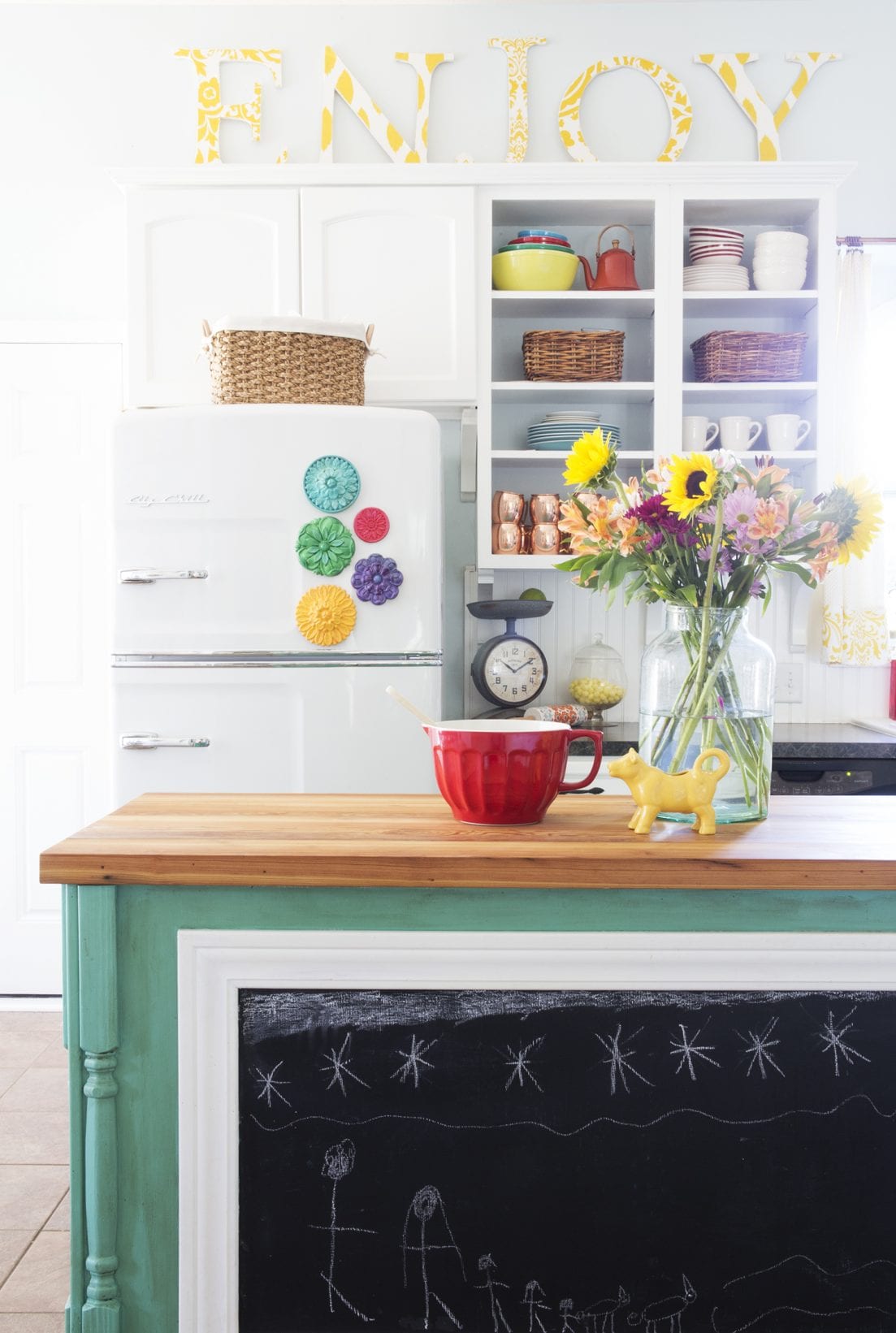 make your own photo corkboard