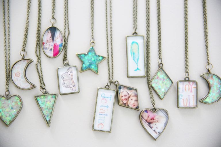 how to make resin jewelry