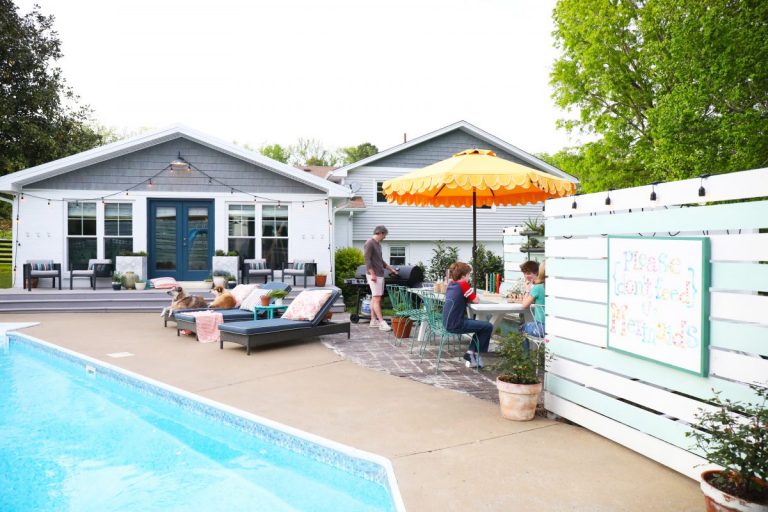 best tips for entertaining with a smoker {and our favorite recipes}