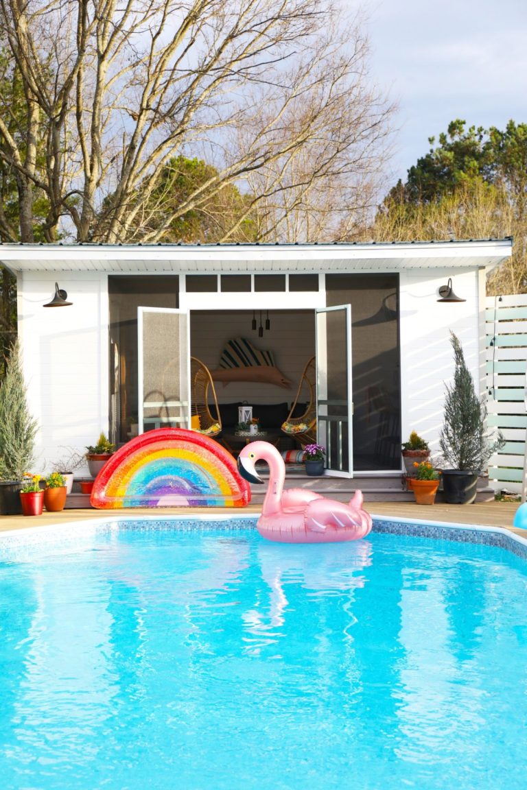 27 must-have pool floats for spring