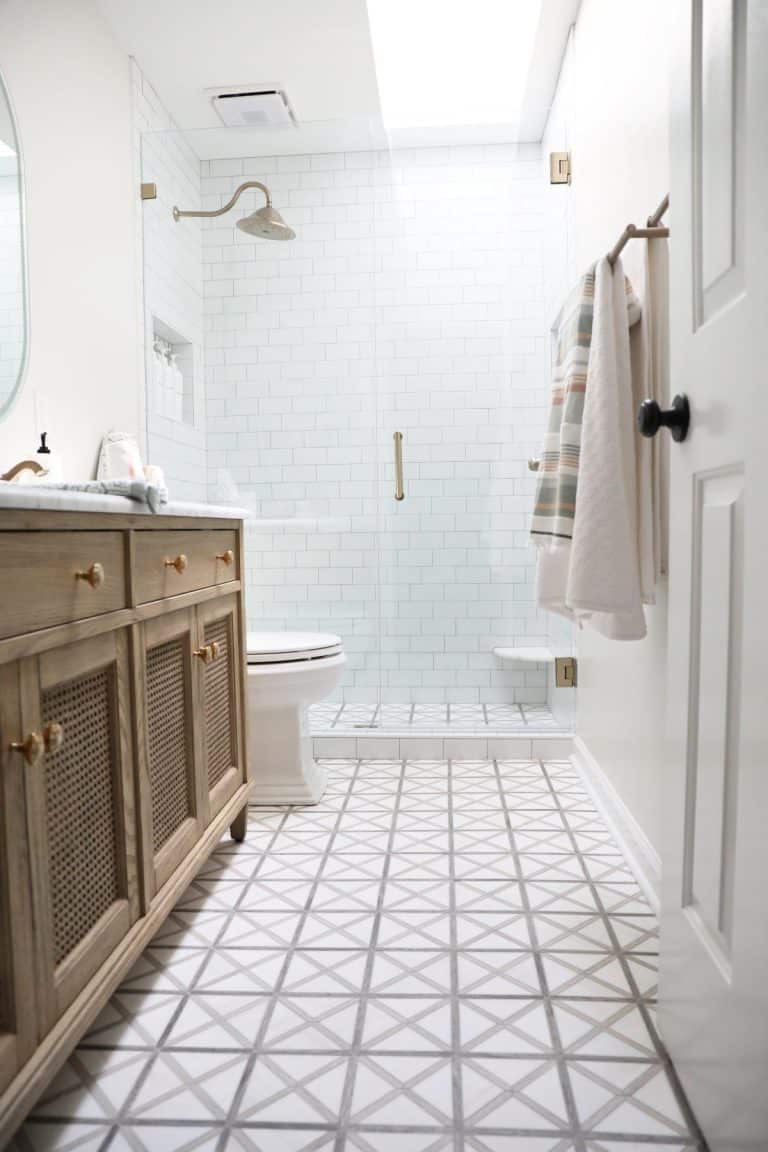 sims lane hallway bath