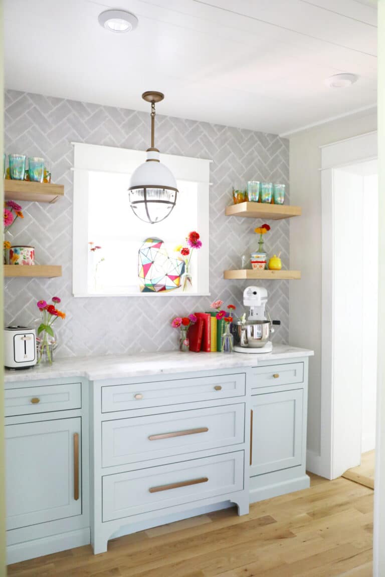 our best tips for creating a laundry room and butler’s pantry
